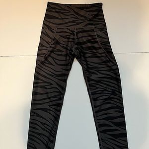 Old Navy Black Camo Leggings